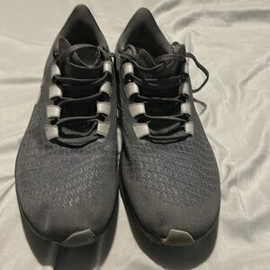 Gray Streamlined Athletic Shoes with Cushioned Sole